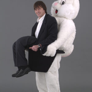 Maskottchen Hase magic.jpg